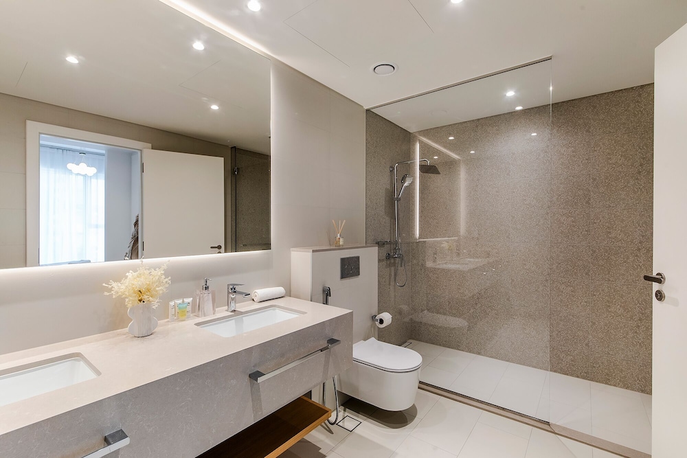 Luxury 2BR at La Vie with sea view