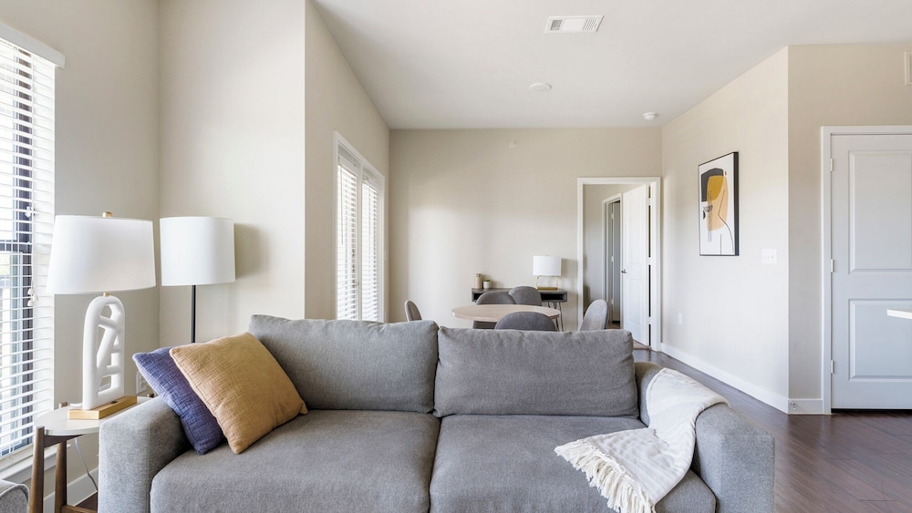Landing Apartments - Grand Harbor