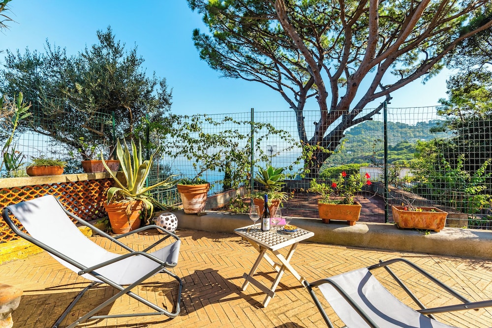 Capri Turquoise by Napoliapartments