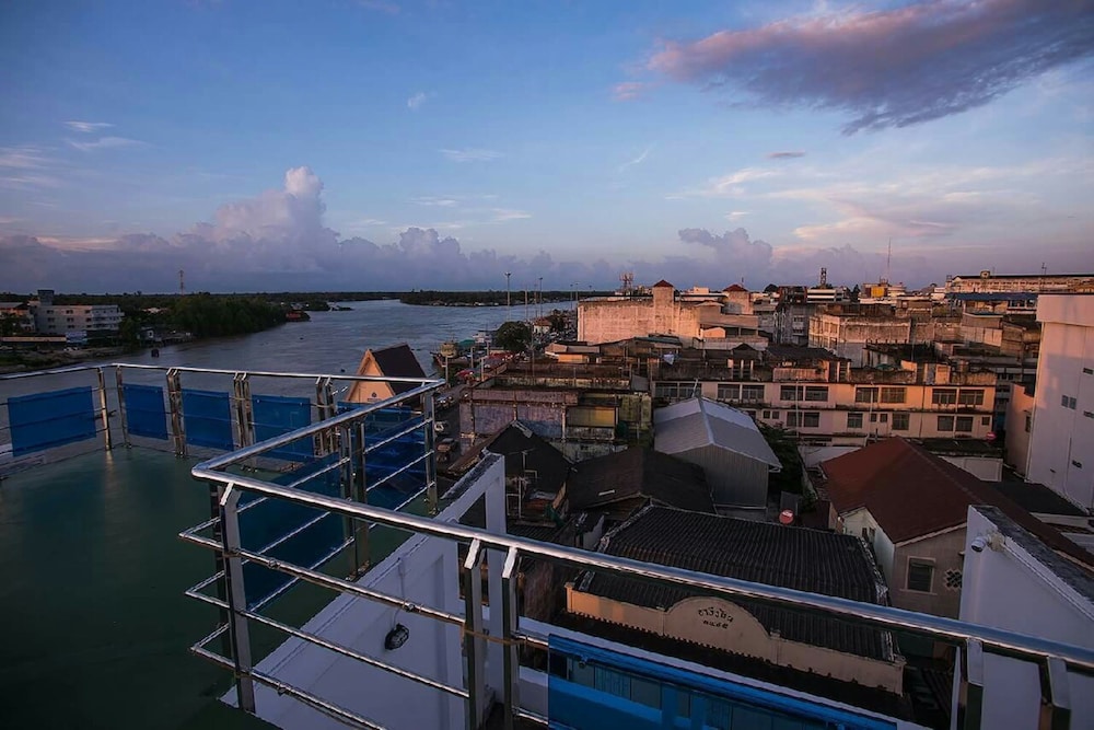 The Port Hostel By Suwatchai