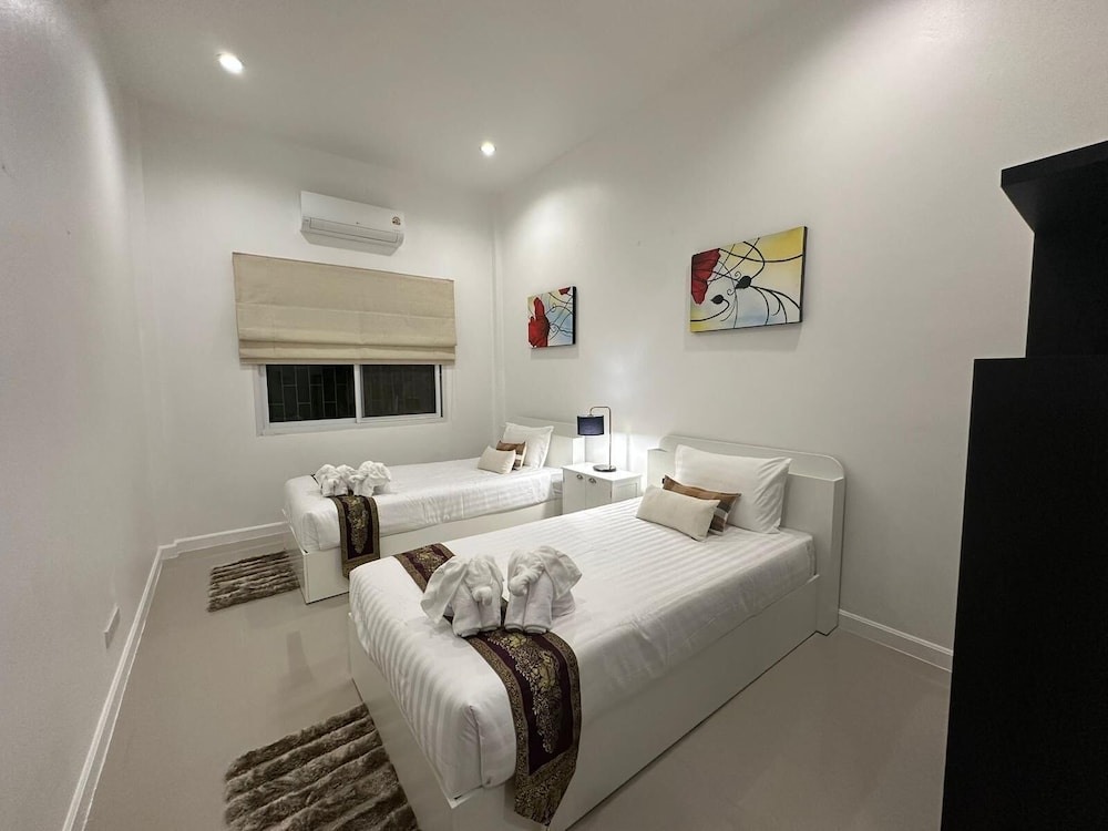 Modern Private 3 Bedroom Pool Villa GA1