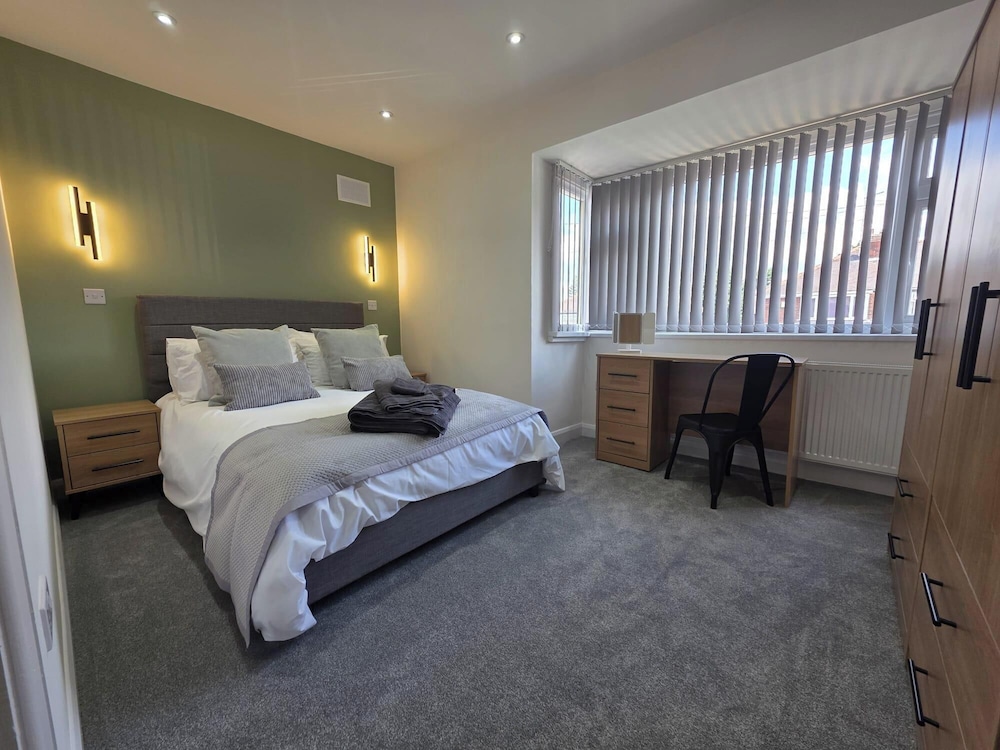 House - Sleeps 4 - Parking - Garden - City Centre
