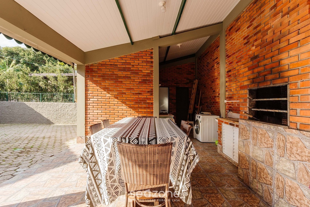 Pleasant Townhouse w/ BBQ 90m From the Sea Rdd657