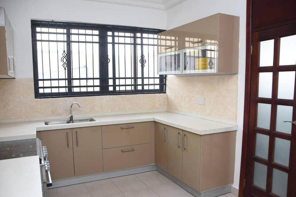 Luxuriously Finished 4-bed House in Tema Comm 25 view 4