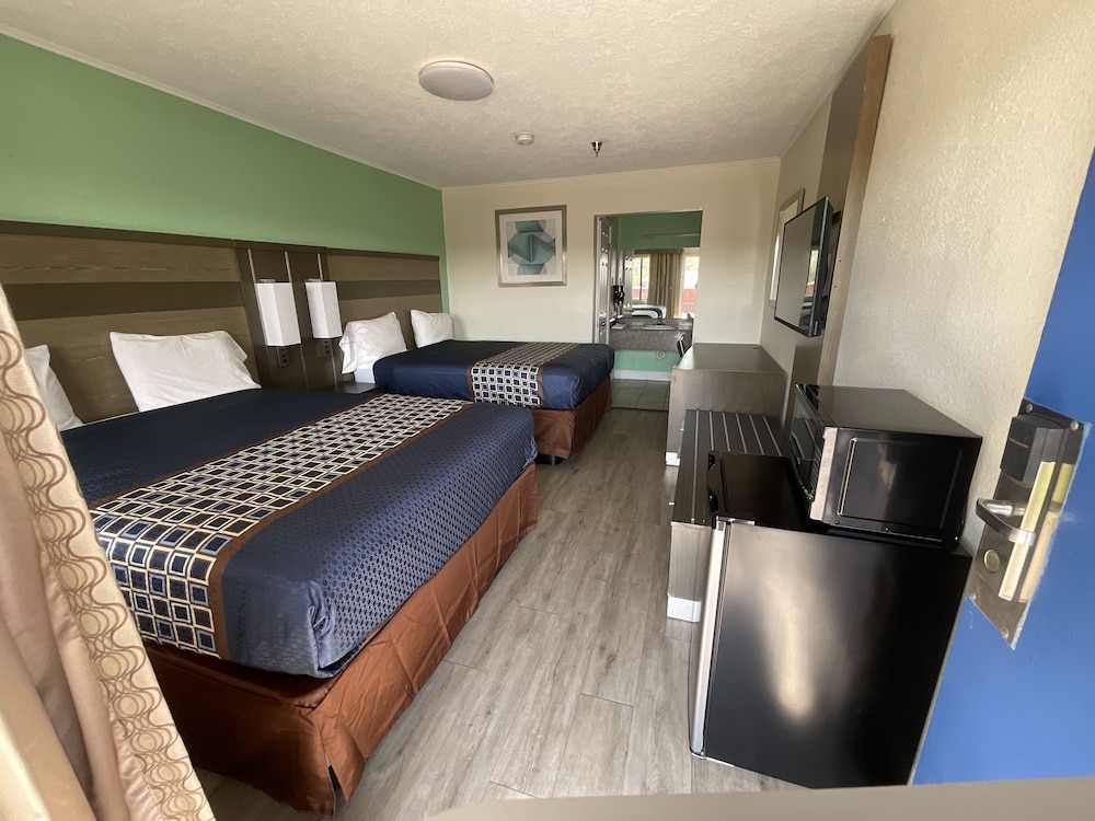 Beaumont Vacations - Executive Inn Suites - Property Image 12