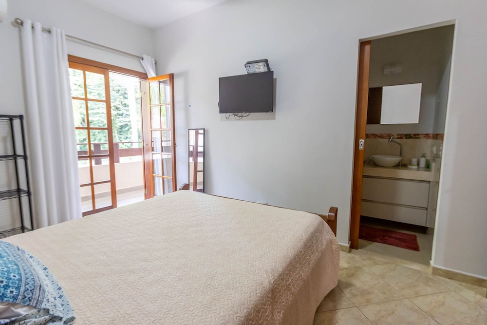 Casa em Condom nio com Piscina Wi-fi e Garagem