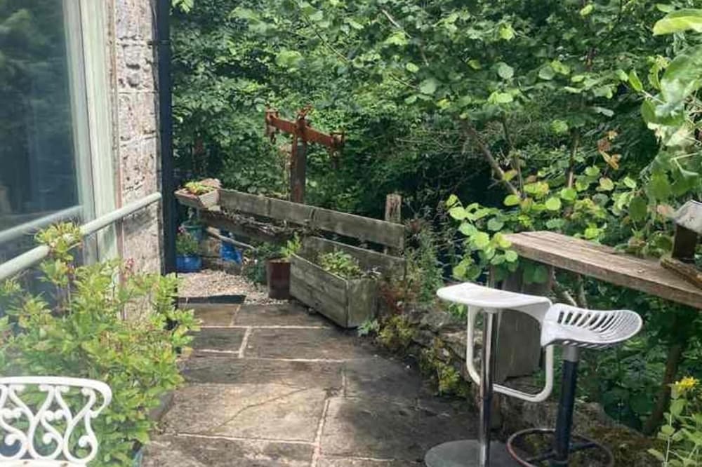 2 Bed-sleeps 3-dog Friendly-garden-riverside