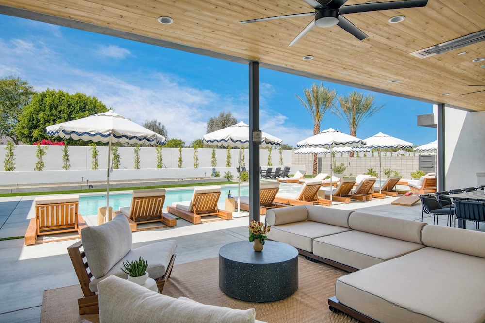 Sleeps 34 2 Villas, Pool, Pickleball + Bocce Polo Villas Elara by Avantstay