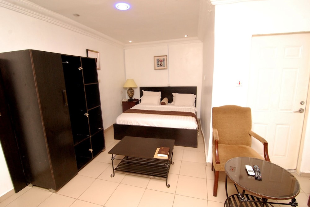 Silverland Hotel and Suites