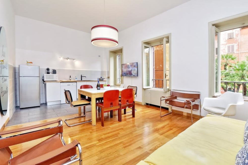 Unique Grand Trevi Fountain Apartment