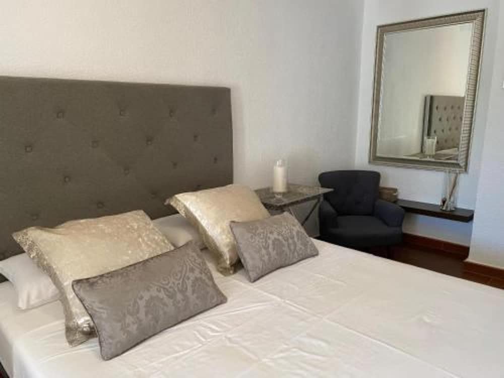 Coastal House in La Marina-sleeps6 - Private Pool