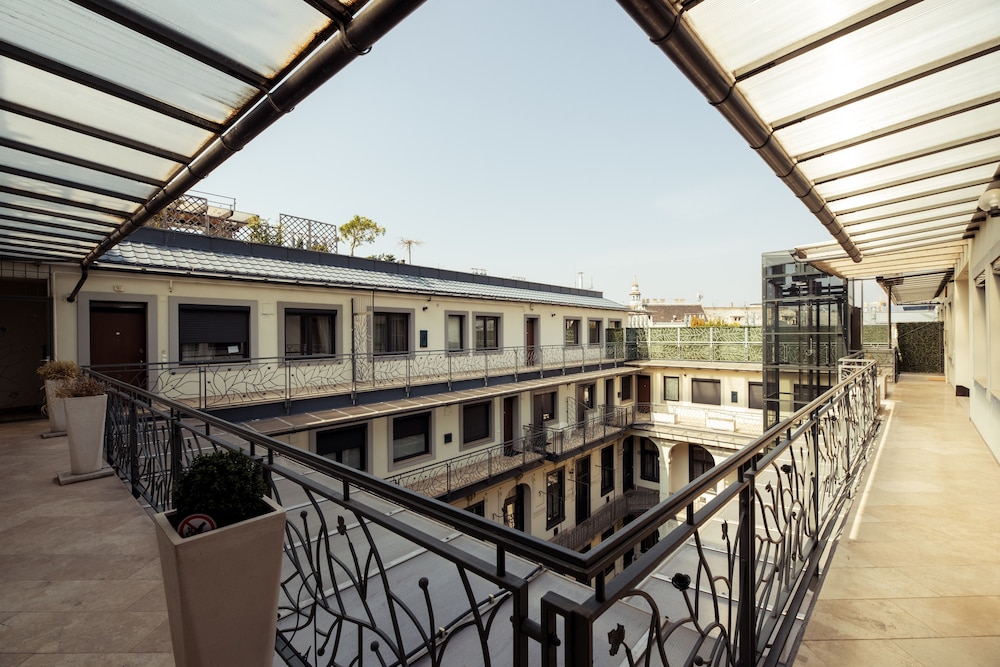 Budapest Easy Flat - Penthouse Basilica