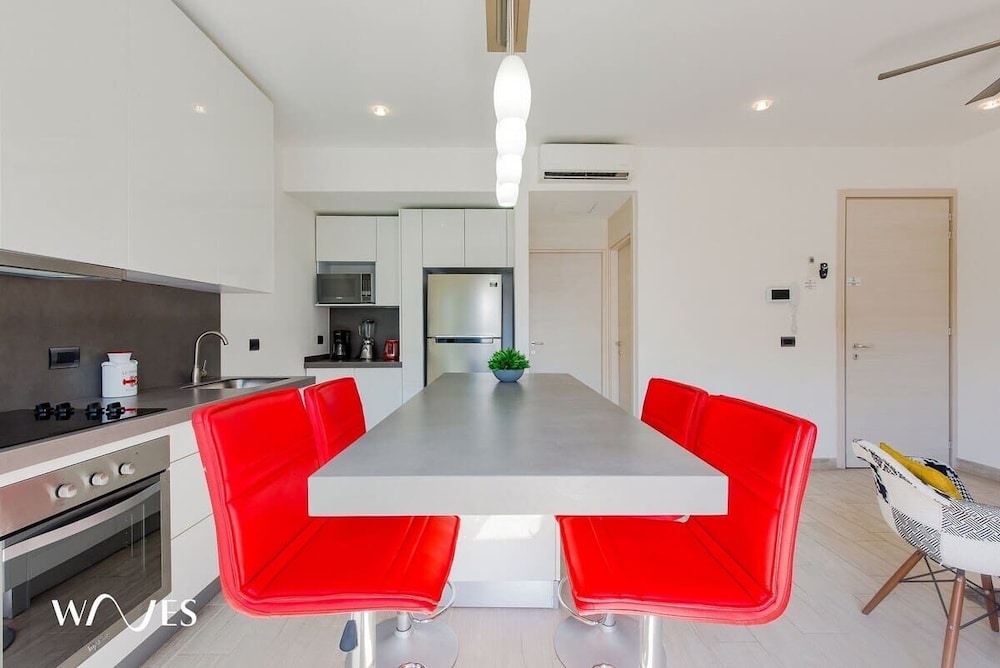 1 Rec. Steps From the Beach Rooftop Pool