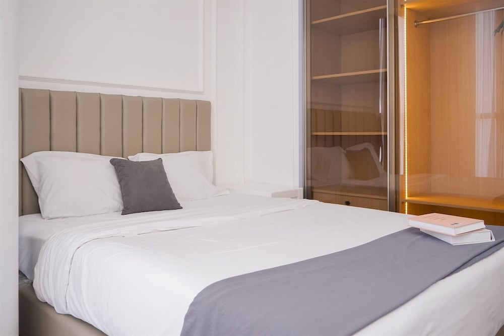 Cozy Living 2Br At Gold Coast Apartment