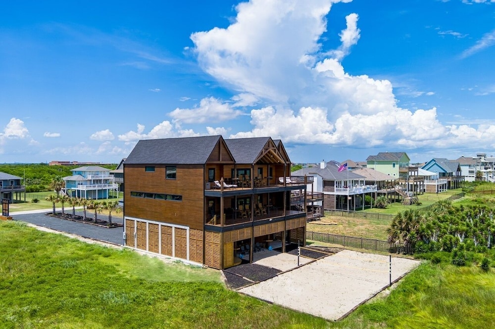 The Coppertone House 6 Bedroom Home