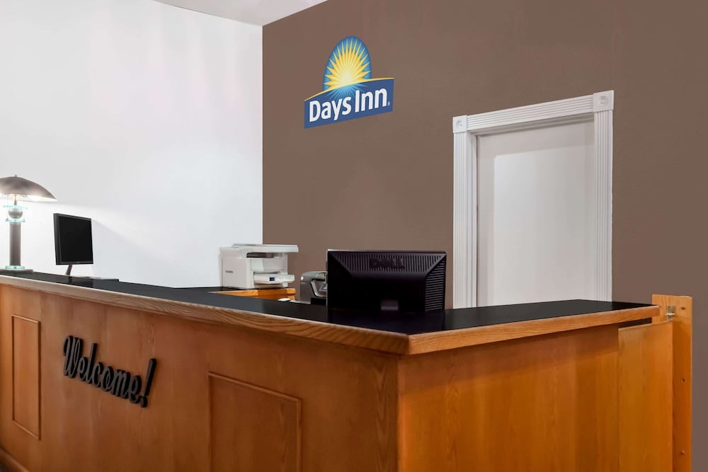 Days Inn by Wyndham Burns view 2