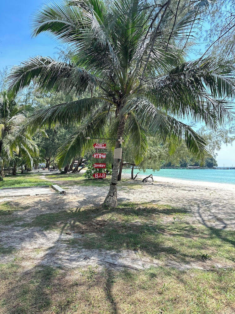 White Beach Hostel