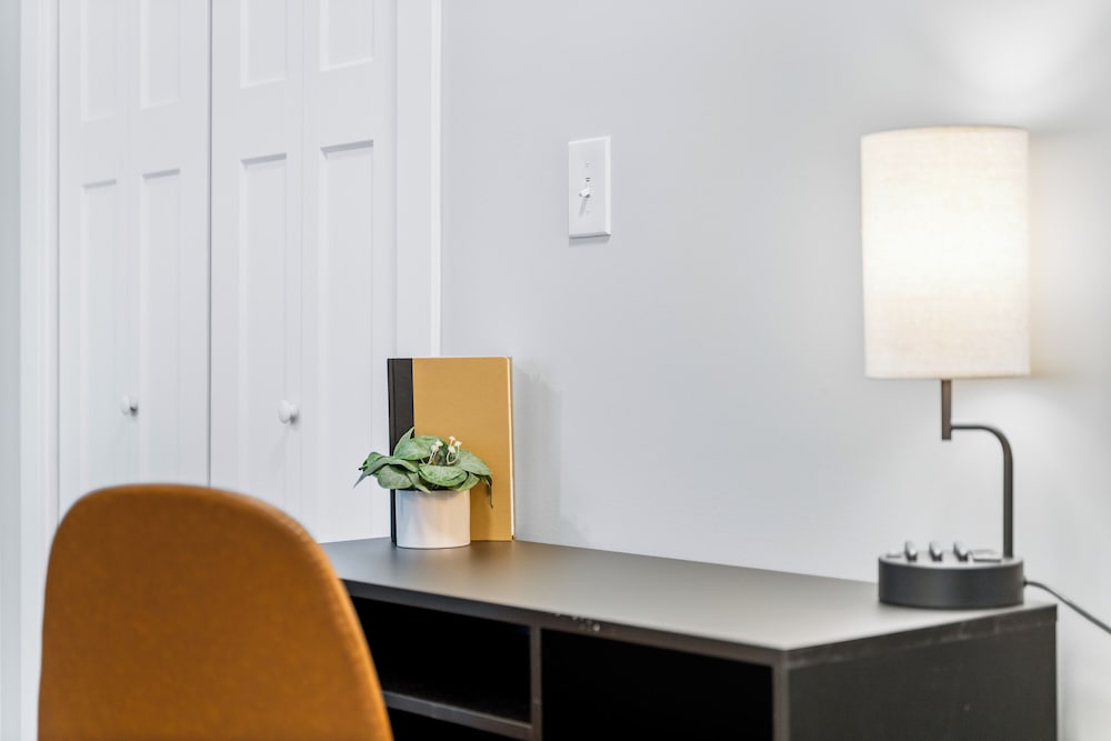 Stylish 1BR in Lakeview - Brompton 1 rep