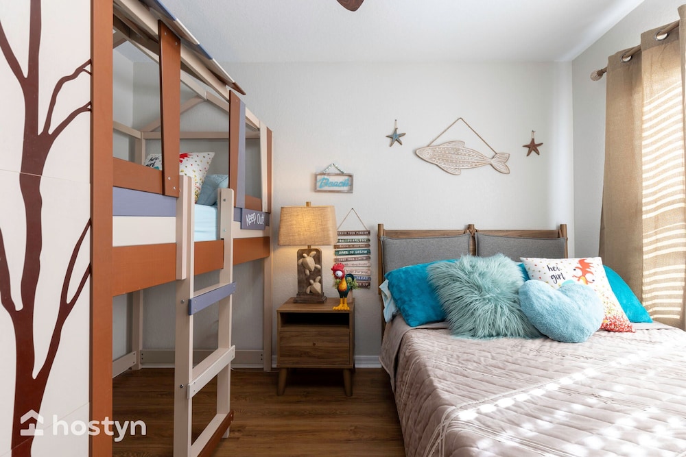 Amazing Family Townhouse Minutes From the Parks