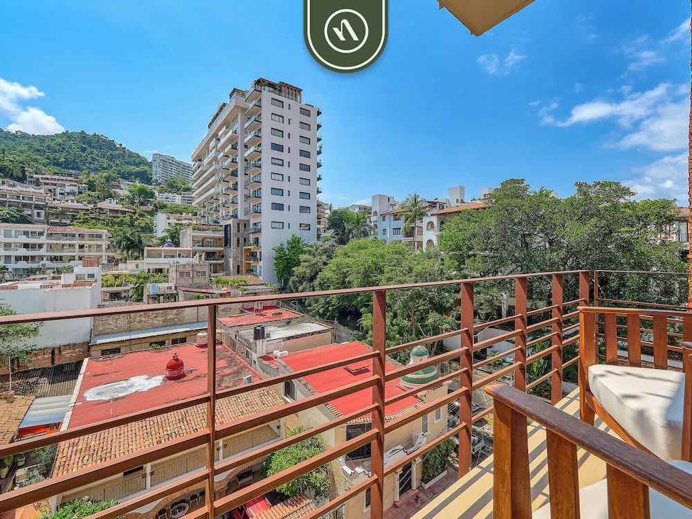 Amazing 1 BR Condo in Romantic Zone - Rooftop Pool