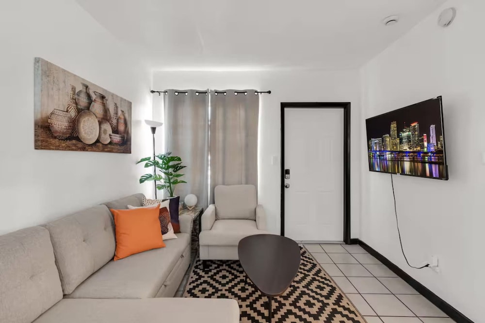 Relaxed Vibe Near Beach Parking Fast Wi-fi