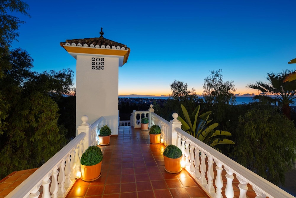 Large Luxury Family Villa 500m From Beach