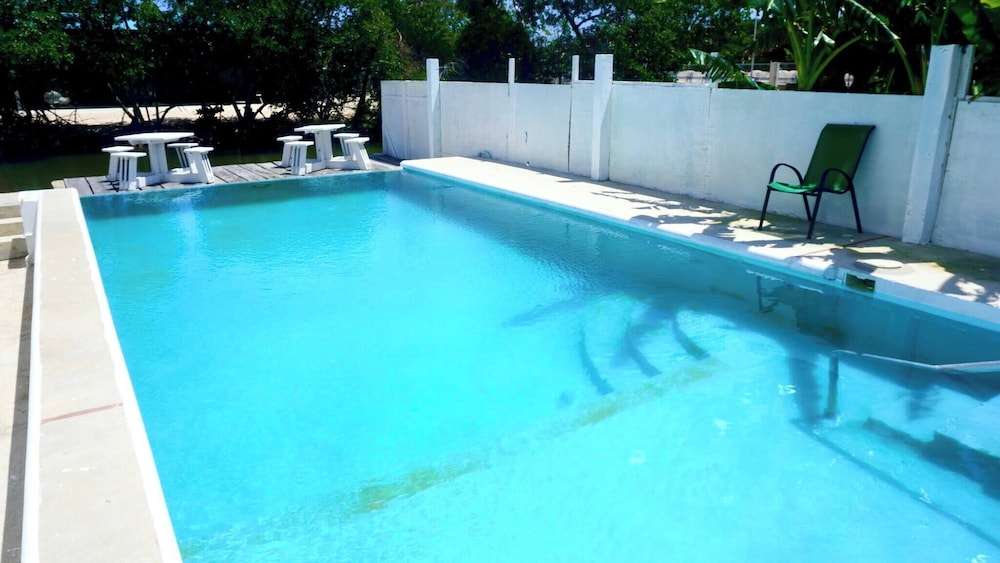 See Belize Waterside Sea View 2-bedroom Apartment w Balcony, Pool & Deck 2nd FL