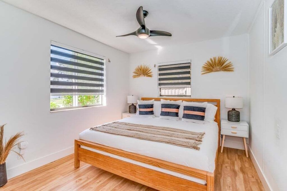 Fox Garden Luxury Boho Near Downtown & Beach 4 Bedroom Home