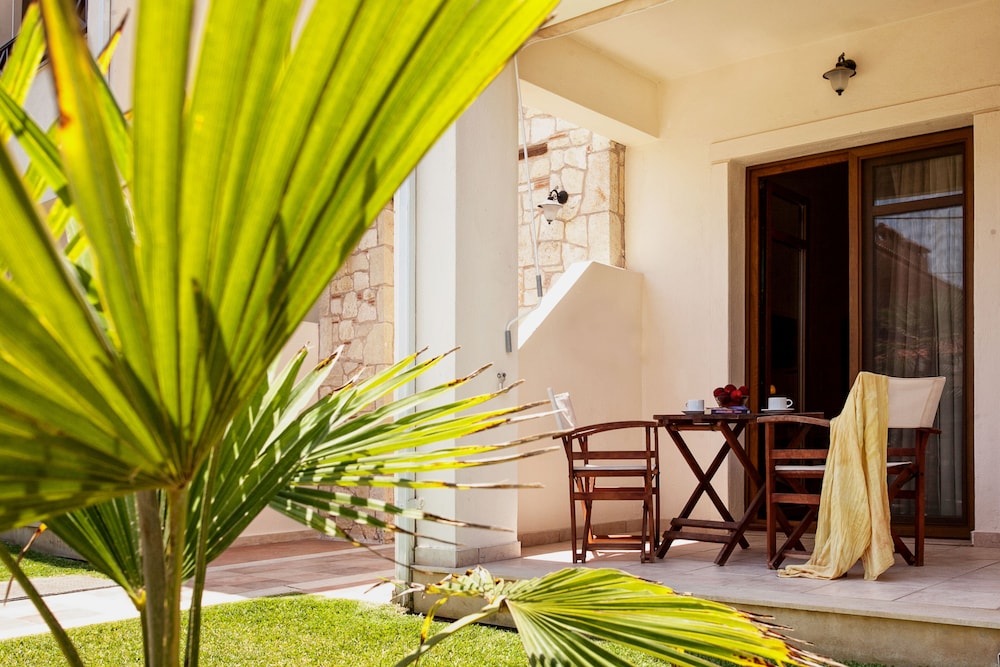 Paralio Hotel