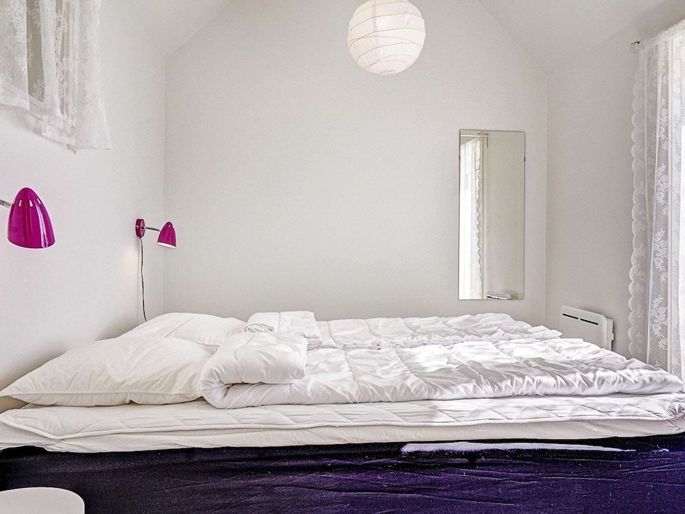 Sunlit Holiday Home in Bornholm near Sea view 4