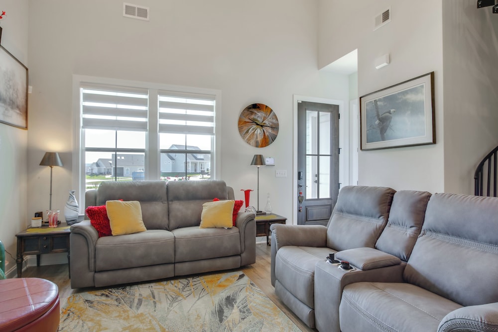 Walk to Marina: Lake Greenwood Retreat w/ Hot Tub