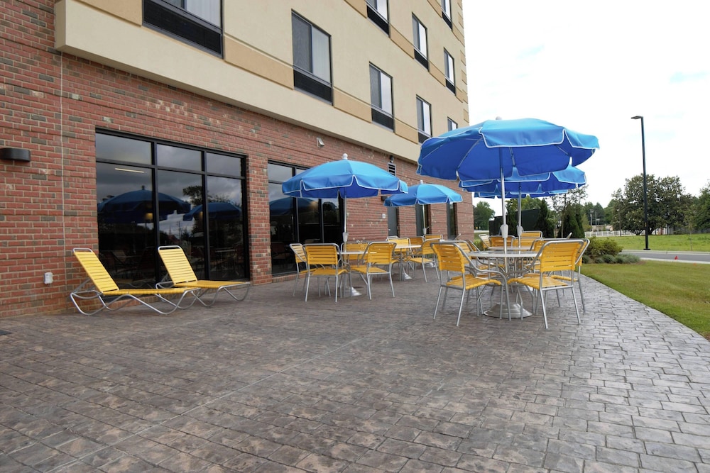 Dunn Vacations - Fairfield Inn Suites Dunn I-95 - Property Image 18