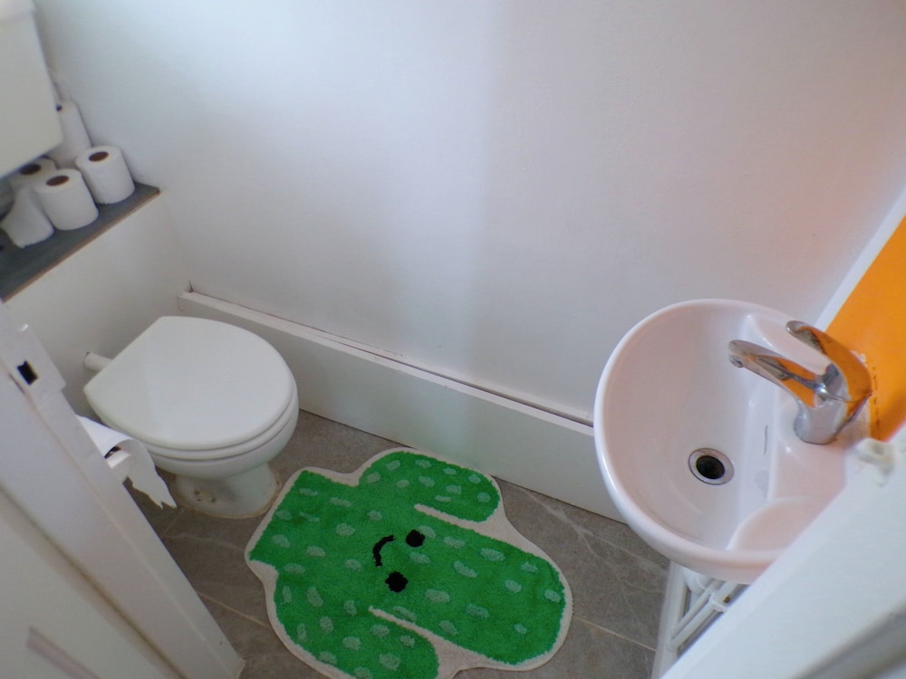 Apartmentsleeps7-paddington-balcony-bbq-ac