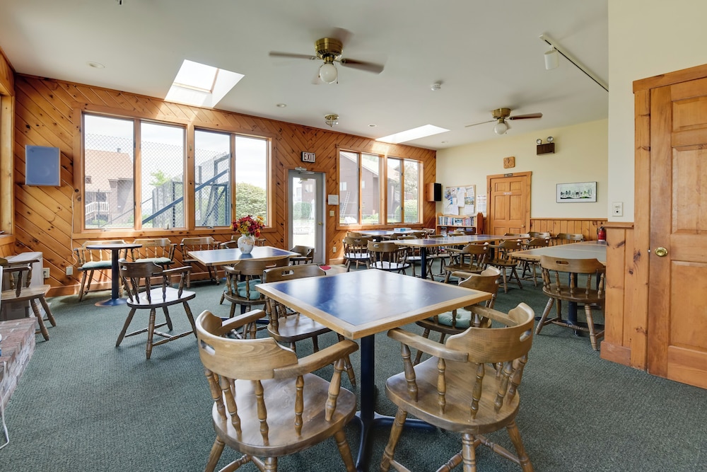 Mtn Views & Pool Access: Lake Memphremagog Condo!