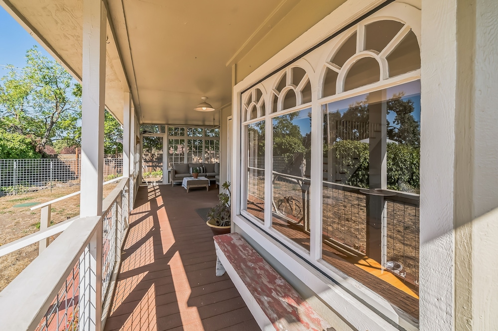 Charming Wine Country Farmhouse W/ Scenic Views 4 Bedroom Home by RedAwning - Property Image 15
