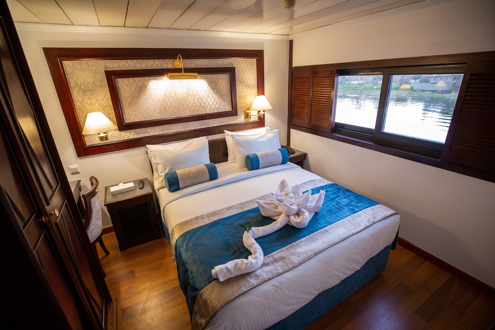 Champollion II Nile Cruise view 3