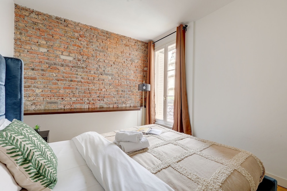 Modern Paris 2BR near Montparnasse