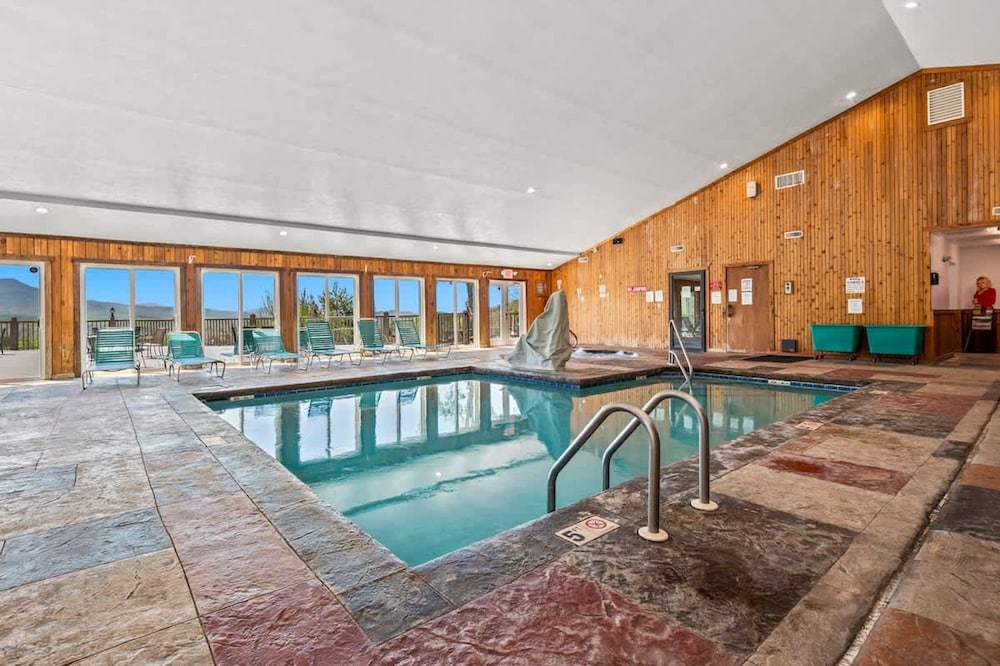 Sleeps 8 Pool Playground Mountain Views Hot Tub