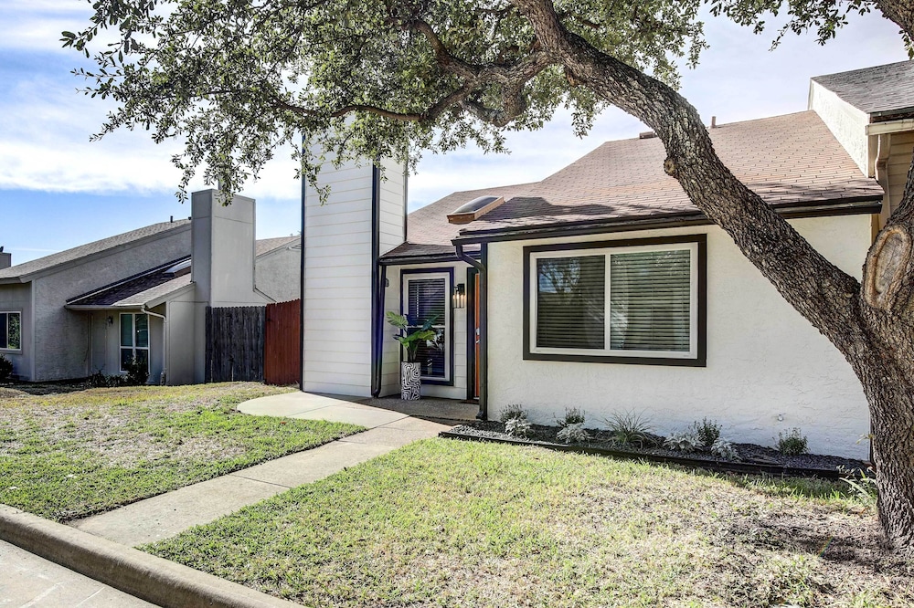 Stylish Allen Home Near Watters Creek Village - Property Image 2