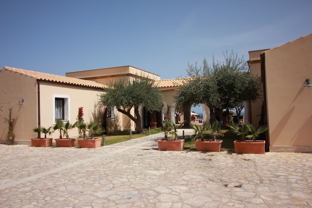 Sun House con piscina by Wonderful Italy view 2
