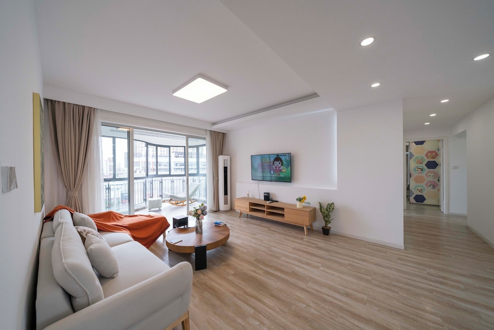 Tyms Luxury 4BR 2BA APT Garden