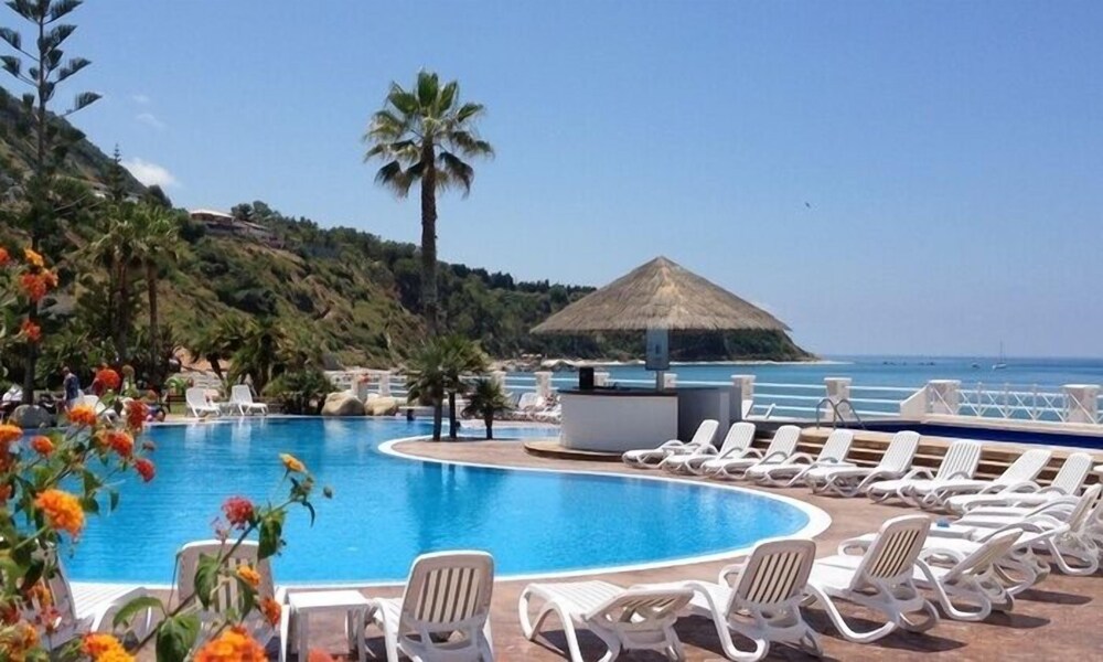 Cala Petrosa Resort