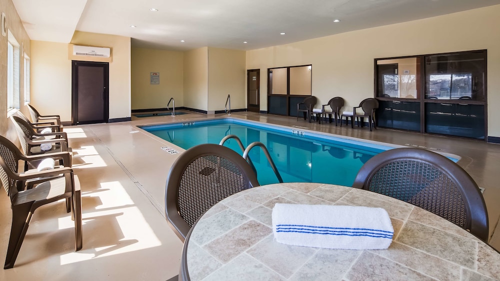 Kansas City Vacations - SureStay Plus Hotel by Best Western Blue Springs - Property Image 1