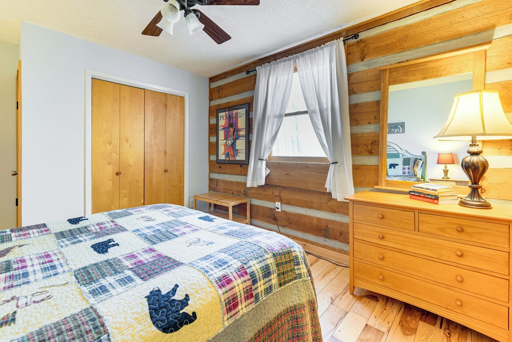 Near Hiking & Rafting: Bryson City Gem w/ Hot Tub!
