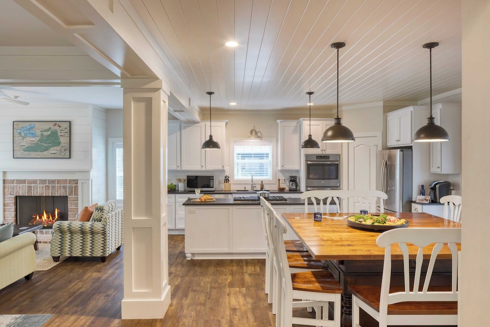 Pink Plume Coastal Escape Near Beach, Private Pool, Grill, & Luxe Interiors