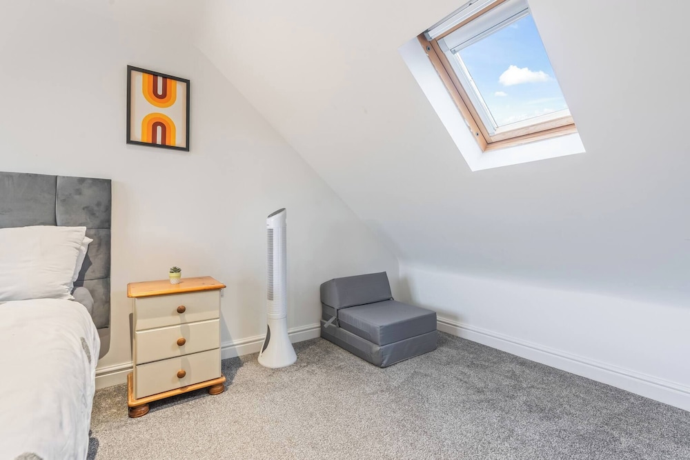 Beautiful 5 Bedroom Home in Coventry 14min to NEC