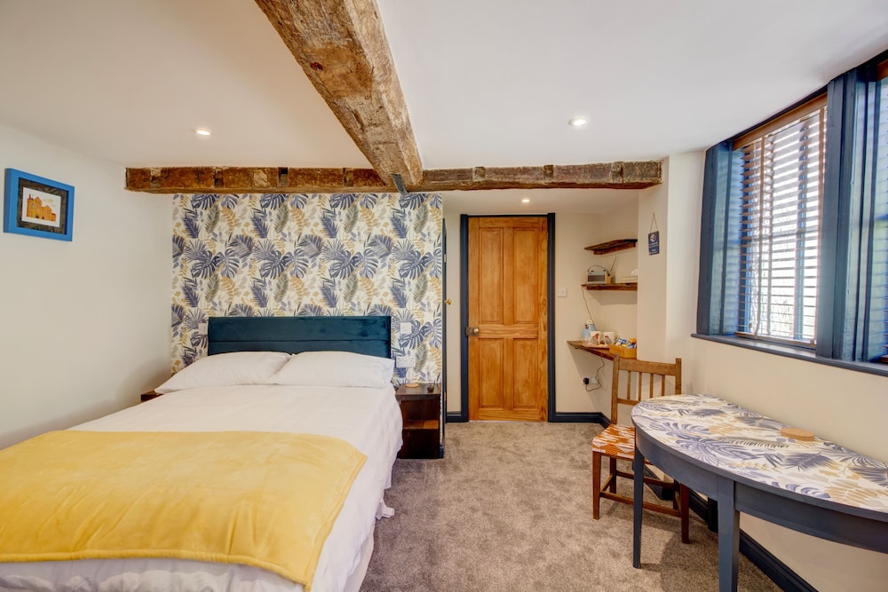 Devizes Vacations - The Green Parrot - Property Image 15