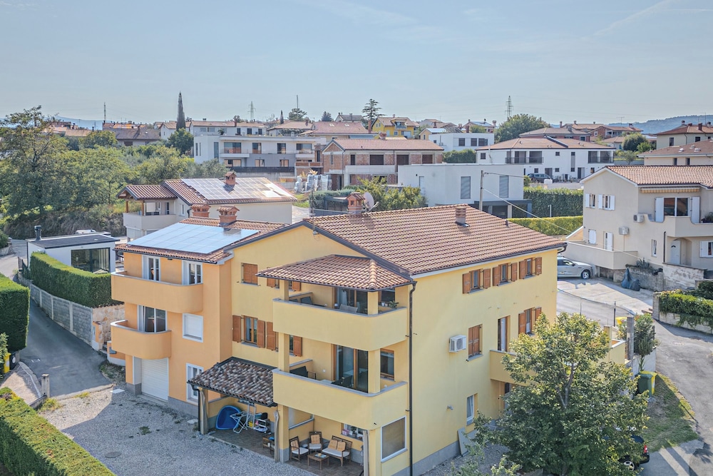 Seaview Apartment Double D
