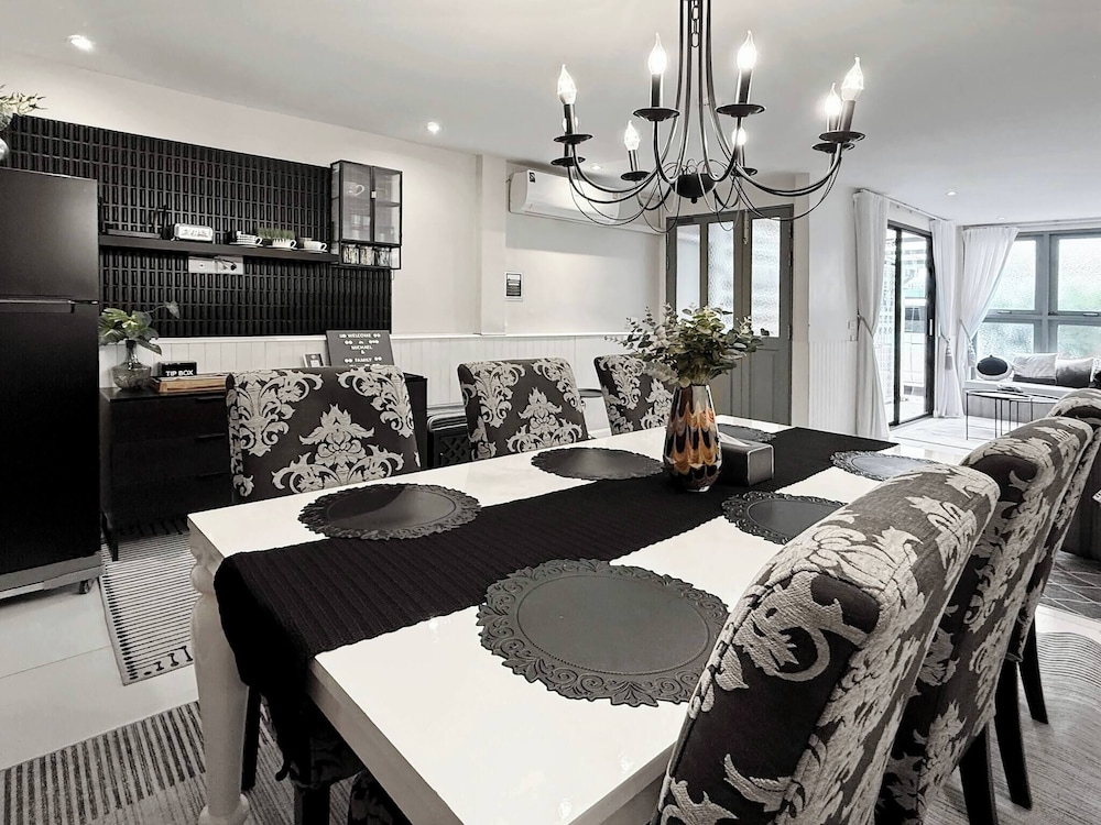 Stylish 3-bedroom Townhome in Heart of Bangkok