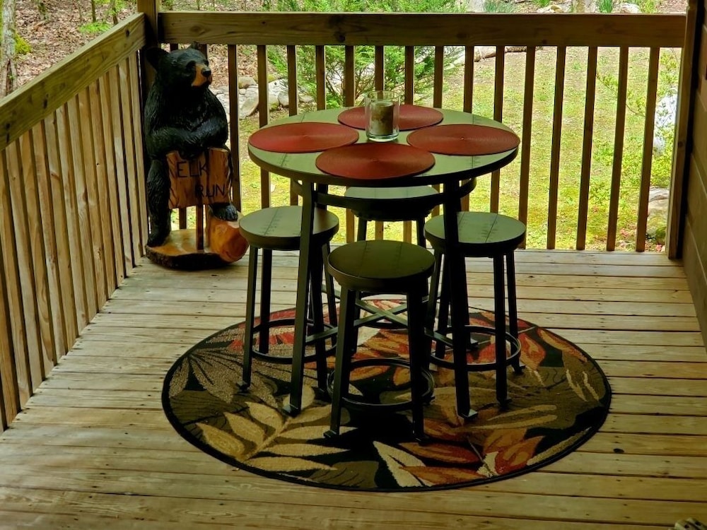 Elk Run On Cosby Creek - 2 Bedrooms, 2 Baths, Sleeps 7 Cabin by RedAwning